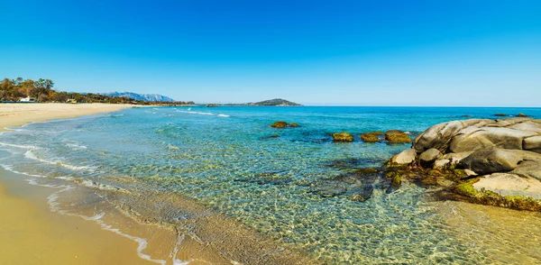 Arena y rocas en la playa de Orri — Foto de Stock