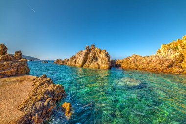 Costa Paradiso turkuaz su