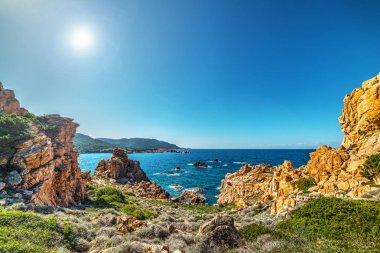 kayalık sahil costa paradiso içinde