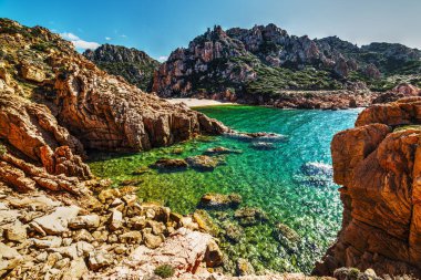 Kayalar Li Cossi sahil tarafından