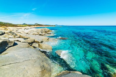 Turkuaz su Sant'Elmo shore