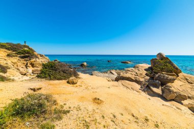 Santa Giusta plaj renkli sahil