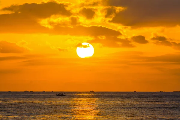 Sun shining over the sea at sunset — Stock Photo, Image