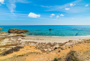 Bulutlar üzerinde Santa Giusta beach