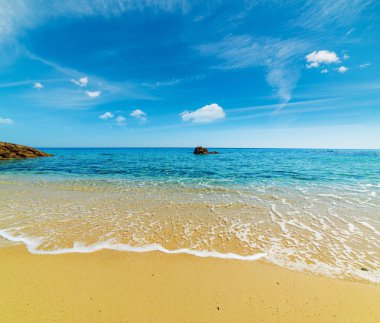 Altın sahil Santa Giusta Beach