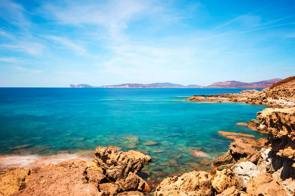 Alghero kayalık sahil çekimde bulanıklık etkisi — Stok fotoğraf