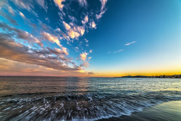 Alghero strandlinjen vid solnedgången — Stockfoto