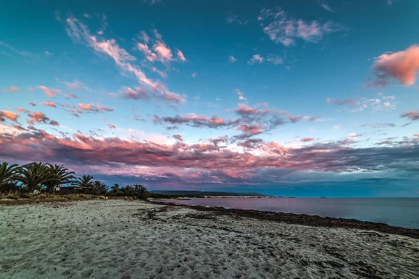 Puesta de sol rosa en la costa de Alghero — Foto de Stock