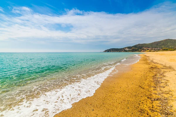 Colorida costa en la playa de Solanas — Foto de Stock