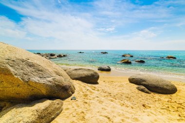 Kum ve Porto Sa Ruxi kayalarda