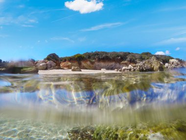 Alghero sahilinin ayrılmış sualtı görüntüleme