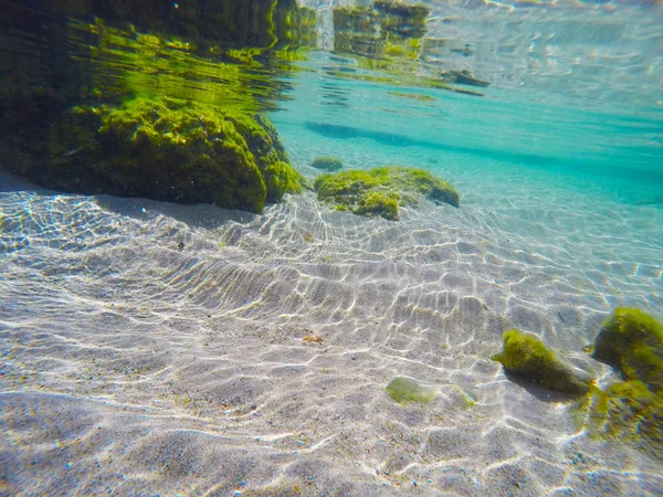Alghero turkuaz deniz sualtı görünümü — Stok fotoğraf