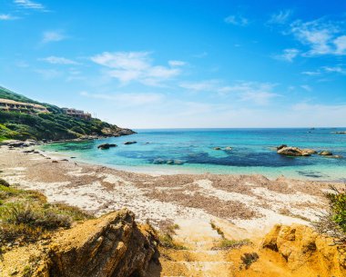 Cala Caterina açık bir günde