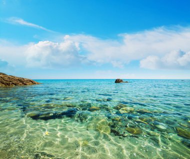 Santa Giusta kıyı mavi denizlerde