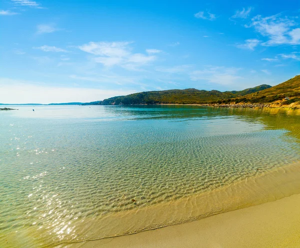 Agua clara en Punta Molentis — Foto de Stock