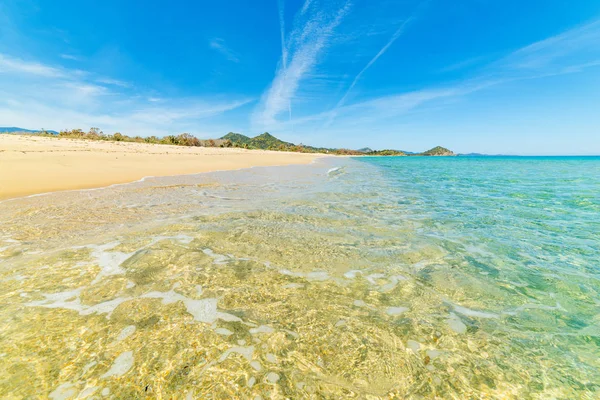 Cala Sinzias turkuaz su