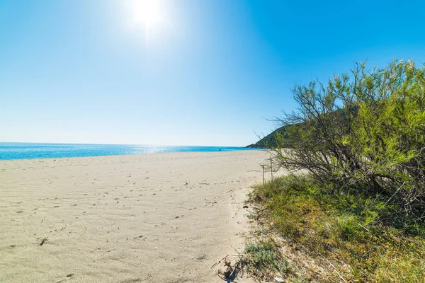 Wit zand in Perdepera strand — Stockfoto