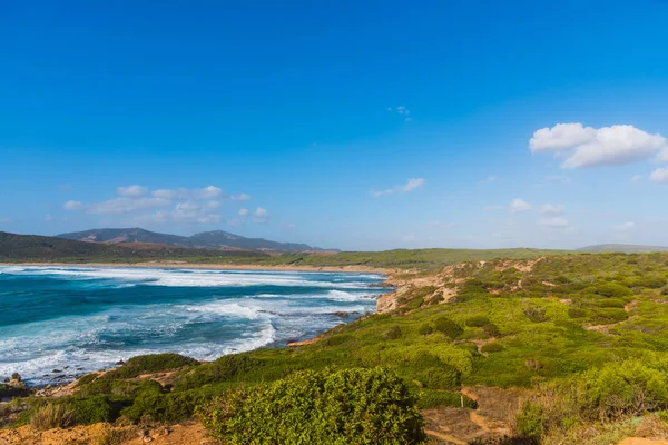 Porto Ferro costaline op een winderige dag — Stockfoto