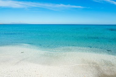 Stintino shore turkuaz su
