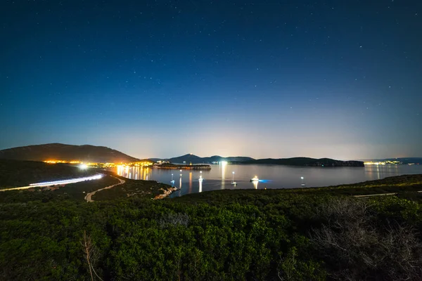 Sterrennacht in de baai van Porto Conte — Stockfoto