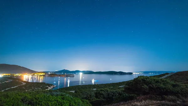 Sterrenhemel over de baai van Porto Conte — Stockfoto