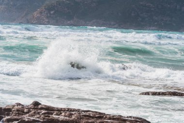Porto Ferro shore dalgalarda
