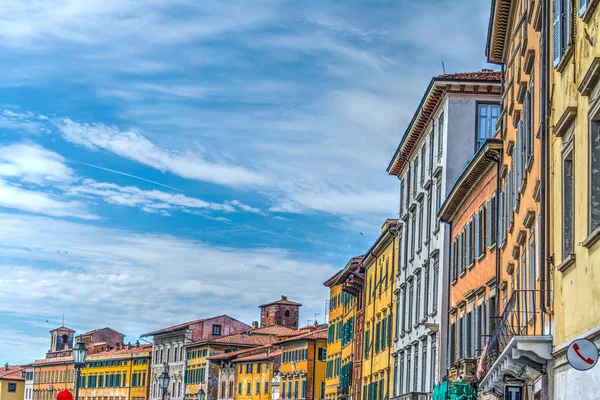 Pisa Lungarno tarihi binalarda — Stok fotoğraf