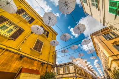 Şehir Sassari beyaz şemsiye