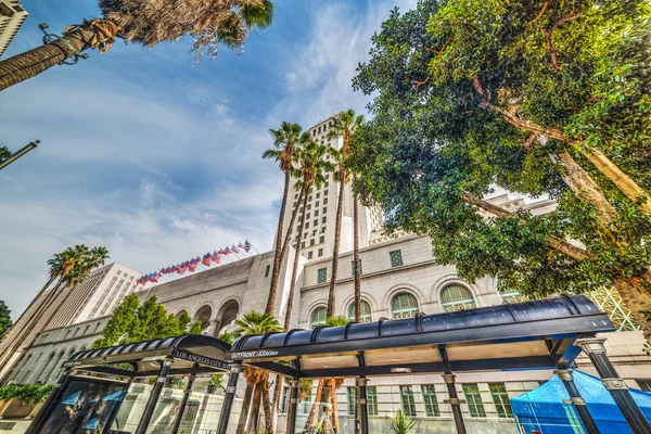 Bus stop by Los Angeles City Hall — Stock Photo, Image