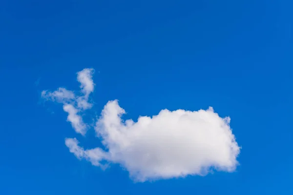 Nuage doux et ciel bleu — Photo