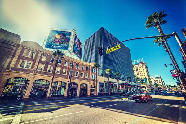 Hollywood boulevard bajo un sol brillante — Foto de Stock