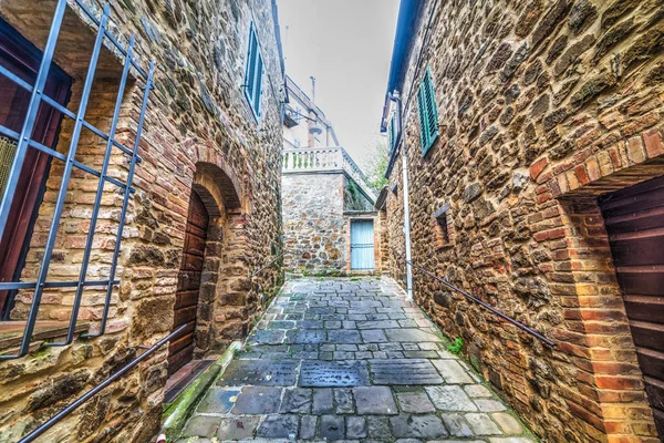 Rustikale Gasse in monteriggioni — Stockfoto