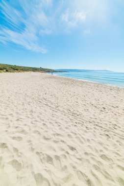 Le Bombarde Beach kumlu kıyı