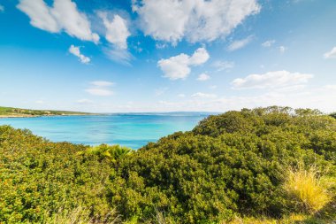 Bulutlar Lazzaretto beach üzerinde 