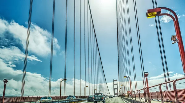 Guidare attraverso il ponte Golden Gate a San Francisco — Foto Stock