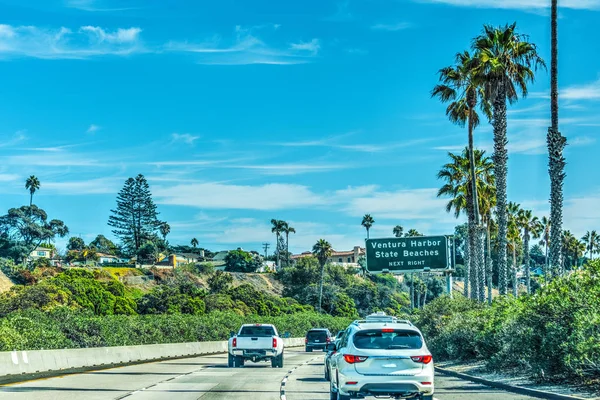 Trafiken söderut på 101 freeway — Stockfoto