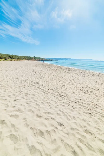 Le Bombarde Beach kumlu kıyı