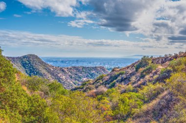 Los Angeles üzerinde bulutlar