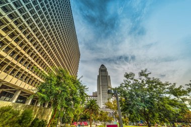 Los Angeles üzerinde bulutlu gökyüzü