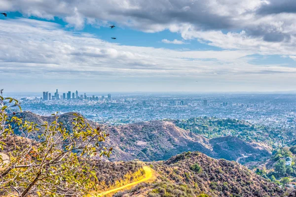 Los Angeles przy zachmurzonym niebie — Zdjęcie stockowe