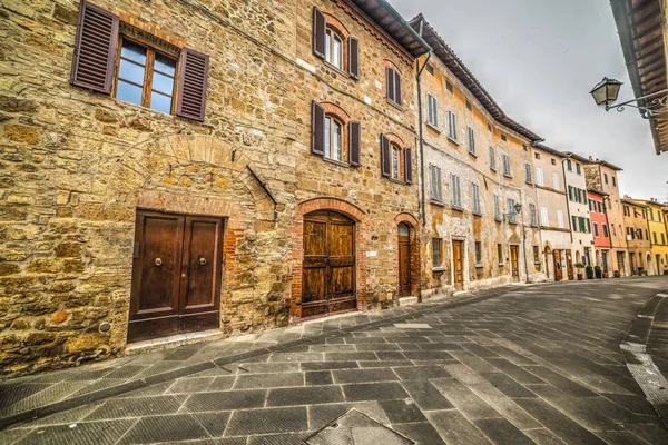 Pintoresca calle en San Quirico d 'Orcia — Foto de Stock