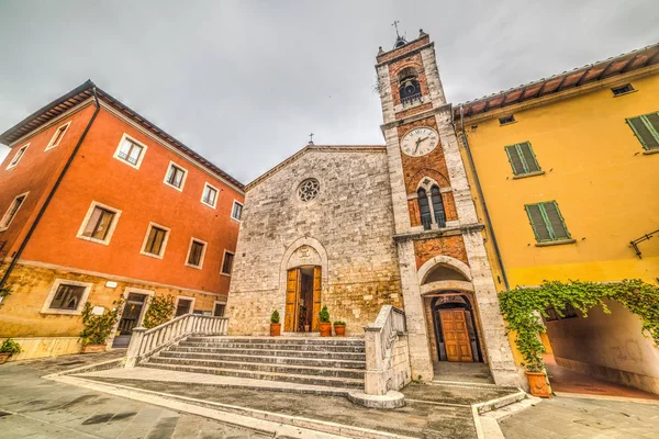 San Francesco cathedral in San Quirico d'Orcia — 图库照片