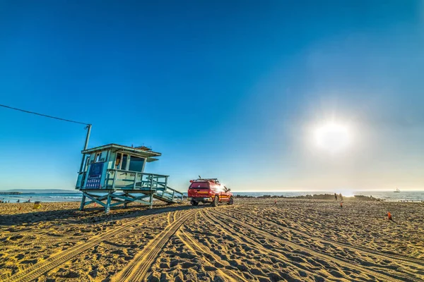 Lifeguard truck and hut in Venice beach — Stock Photo, Image