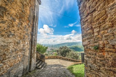 Montecatini manzara arka planda rustik duvarlar