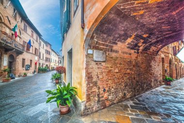 Rustic arch in San Quirico d'Orcia