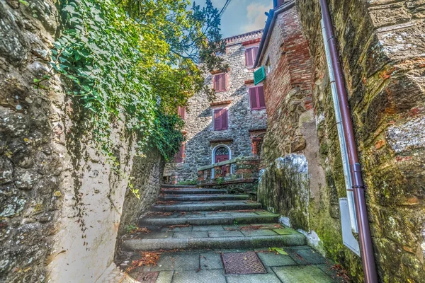 Escaliers rustiques à Montecatini — Photo