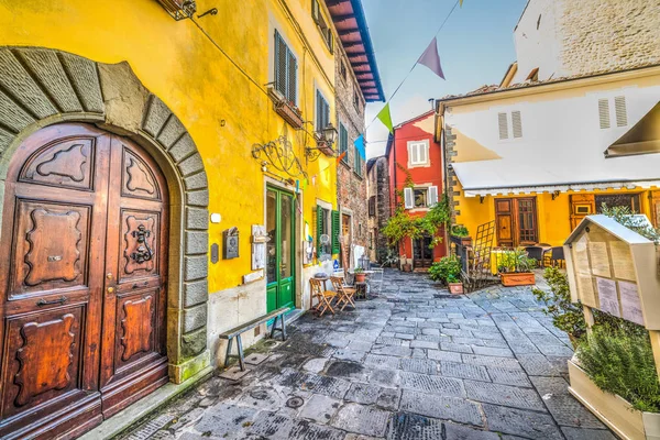 Picturesque square in Montecatini — Stock Photo, Image