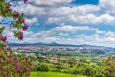 Bulutlar Sassari içinde