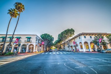 Gün batımında Cabrillo ve State street kavşak