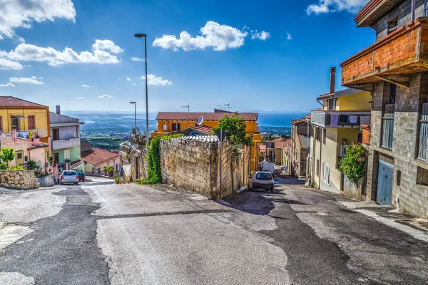 Encrucijada en un pequeño pueblo — Foto de Stock